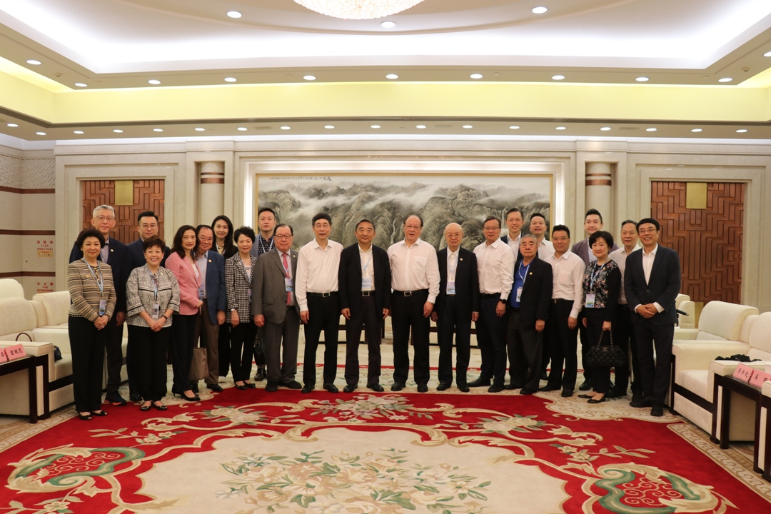 上海總會獲寧波市委統戰部及巿政府代表接見。