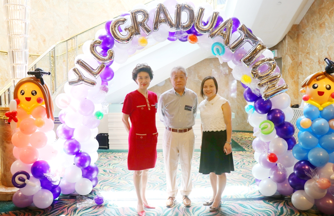 本會出席協康會上海總會油麗中心2022-2023年度畢業典禮。(左起)阮婷婷副理事長、詹傑美副理事長；及協康會行政總裁梁惠玲女士。